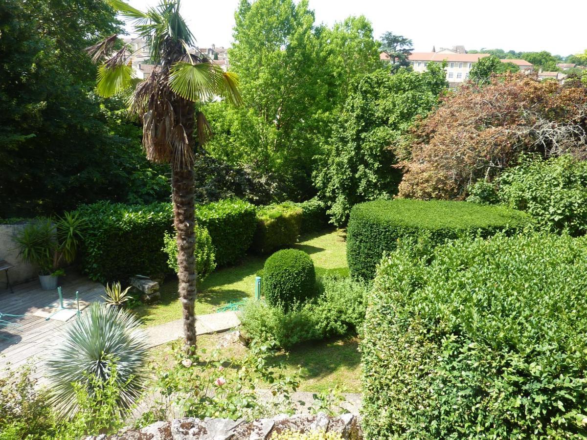 Bed and Breakfast Beaux Chenes Nérac Exterior foto